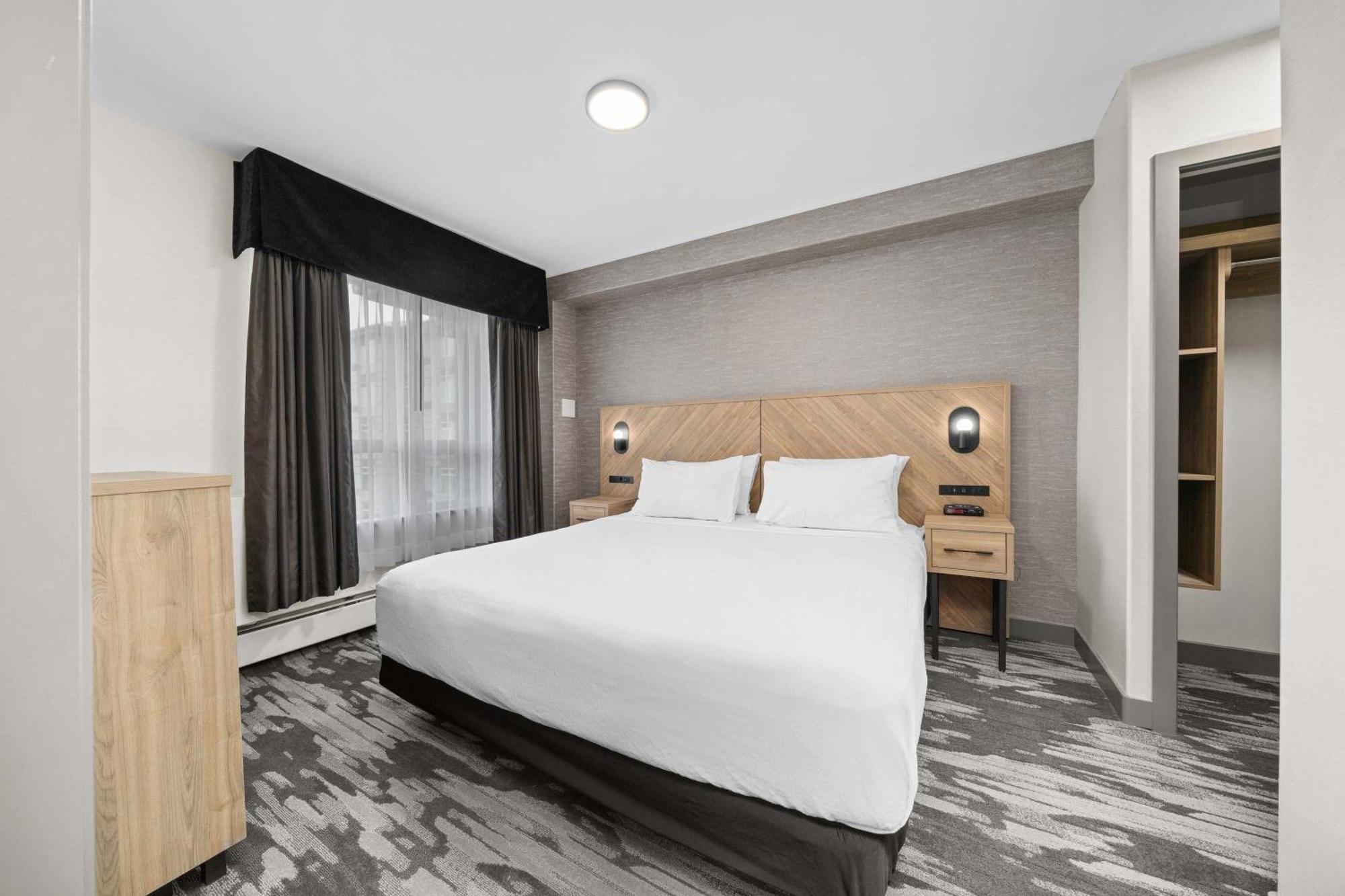 Hotel Sandman Airport