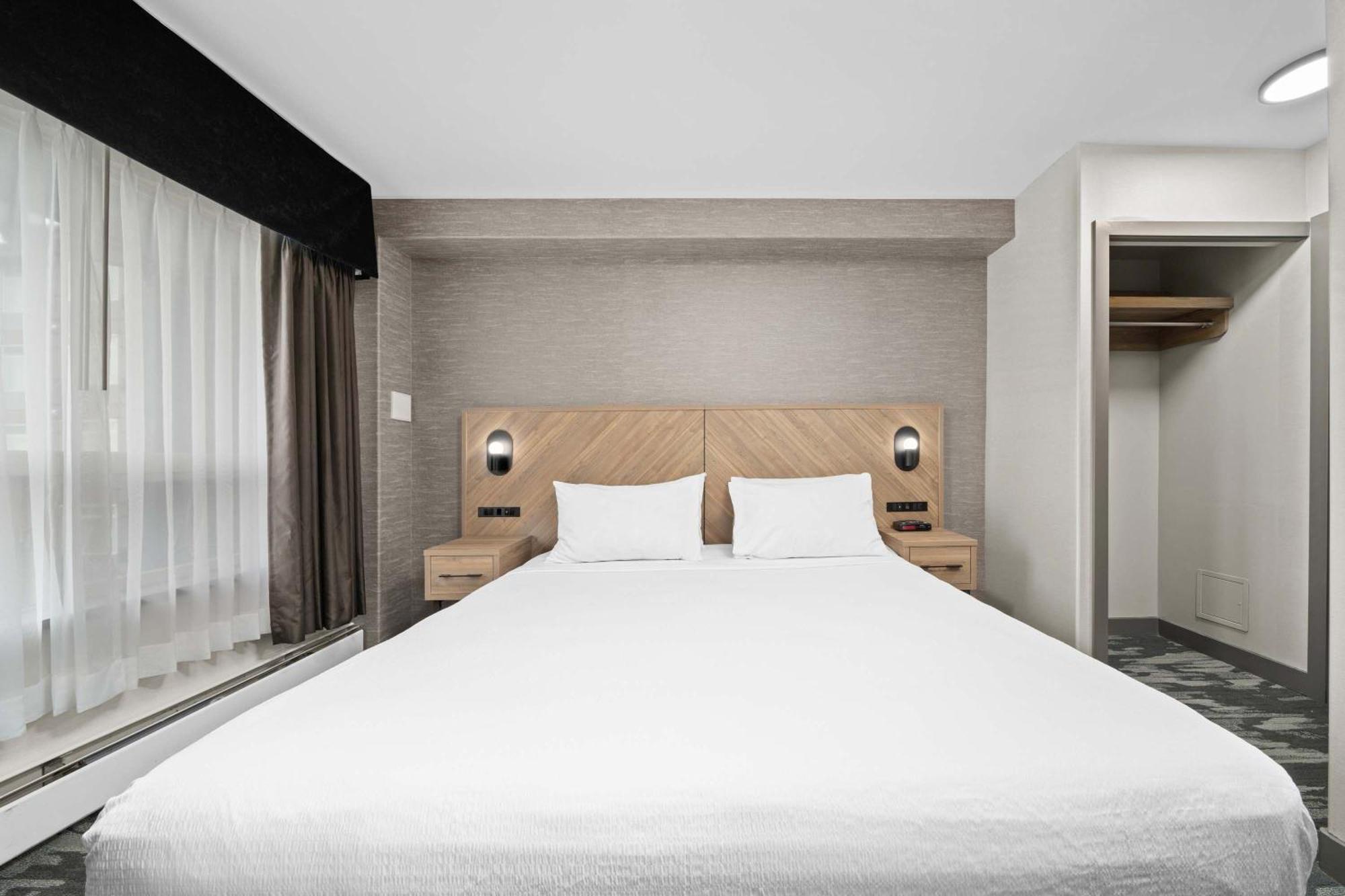 Sandman Airport Hotel 3*