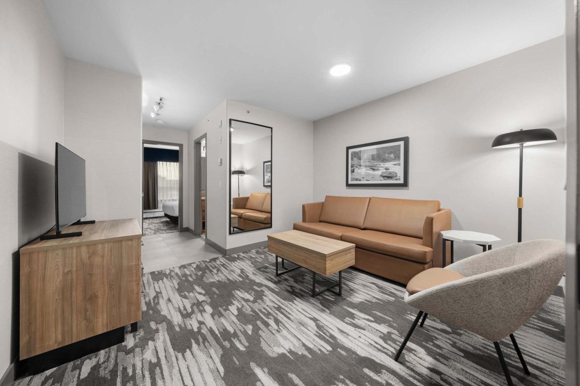 Hotel Sandman Airport 3*