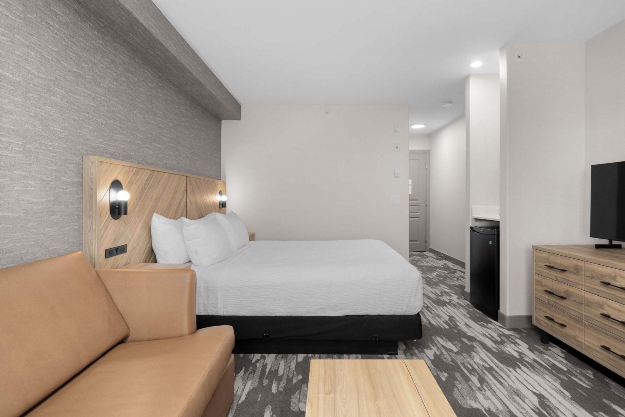 Hotel Sandman Airport 3*