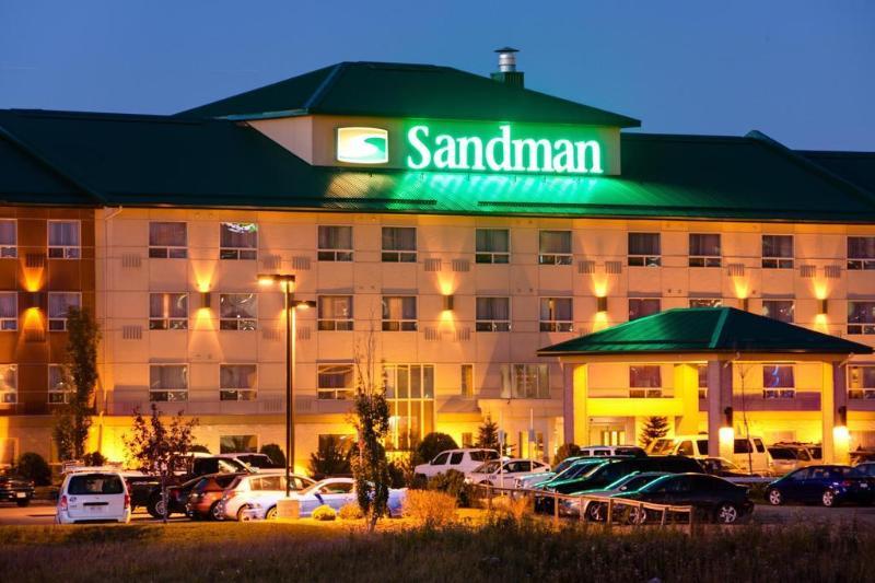 Hotel Sandman Airport