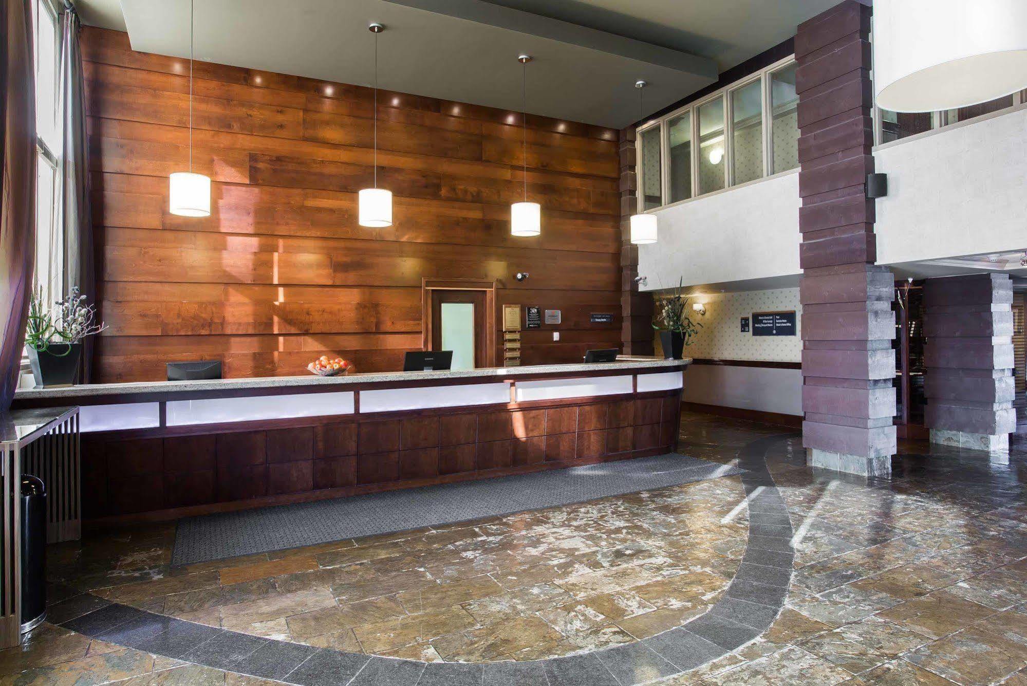 Hotel Sandman Airport