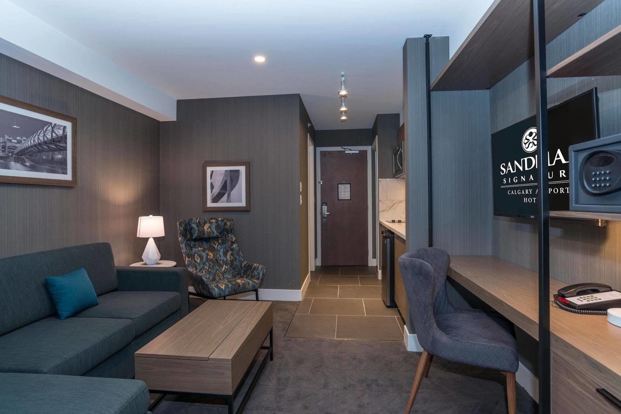 Hotel Sandman Airport 3*